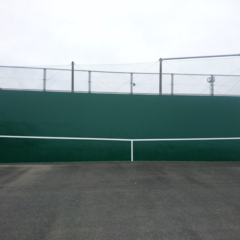 テニス壁打落書き消し塗装｜外壁塗装施工事例